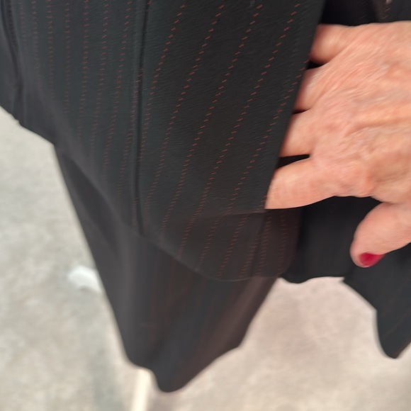 GARFIELD & MARKS Black and red pinstripe Suit  size 4 - Picture 5 of 16